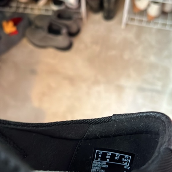 Clark’s cloudsteppers velcro Mary Jane’s - Picture 5 of 6